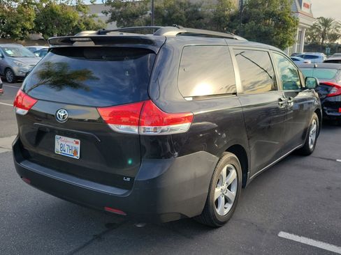 Used 2012 Toyota Sienna LE image 4