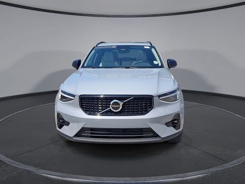 Certified 2026 Volvo XC40 B5 Plus AWD/4WD image 4