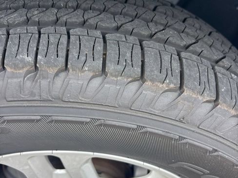 Used 2023 Jeep Grand Cherokee Laredo RWD image 11