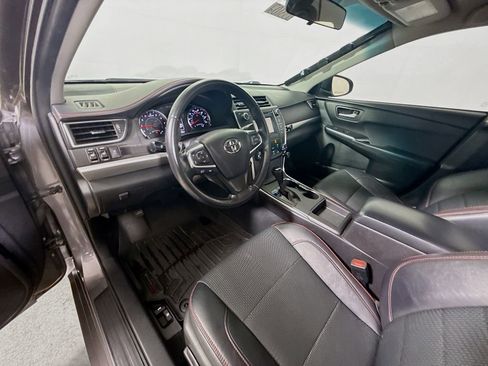 Used 2016 Toyota Camry SE image 18