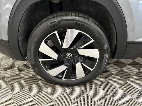 Used 2024 Volkswagen Atlas Cross Sport SE image 28