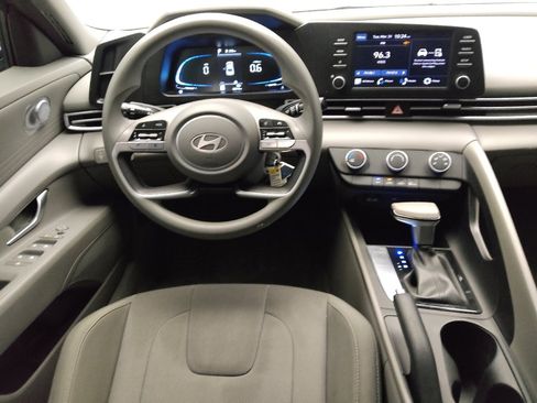 Used 2024 Hyundai Elantra SE image 22