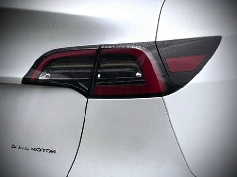 Used 2023 Tesla Model Y Long Range image 9