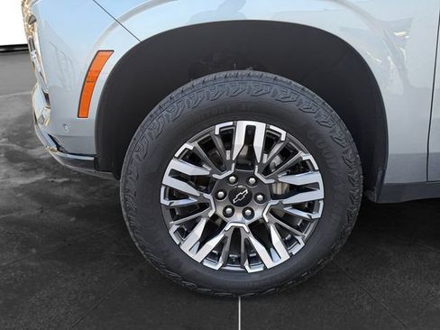 Used 2025 Chevrolet Tahoe Z71 AWD/4WD image 9