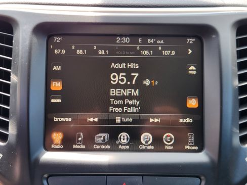 Used 2017 Jeep Cherokee Limited AWD/4WD image 11