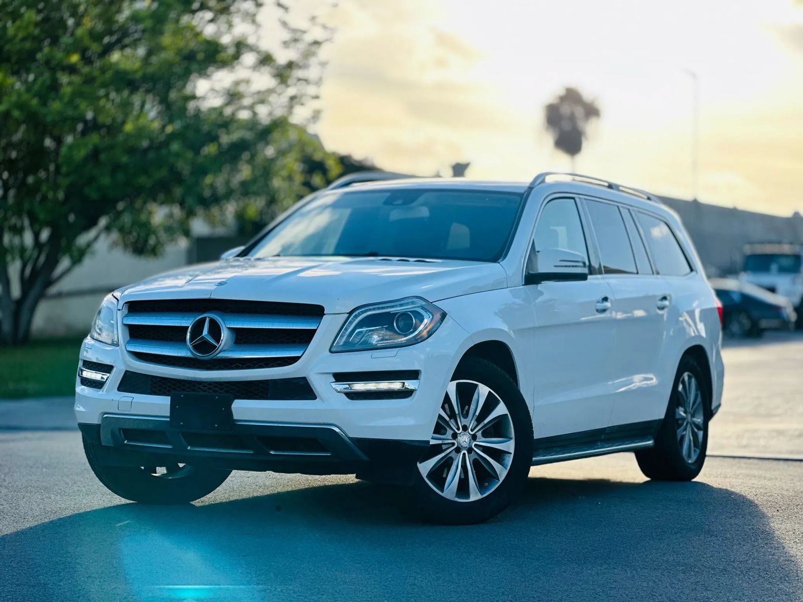 Used 2014 Mercedes-Benz GL 450 4MATIC w/ Lighting Package image 1