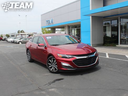 Used 2023 Chevrolet Malibu RS FWD image 2