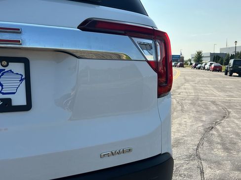 Used 2023 GMC Acadia SLT w/ LPO, Floor Liner Package image 10