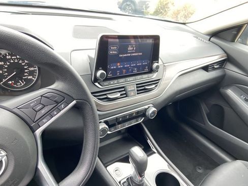 Used 2024 Nissan Altima 2.5 SV image 22