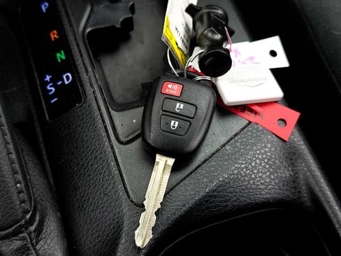 Used 2018 Toyota RAV4 LE w/ Carpet Mat Package FWD image 30