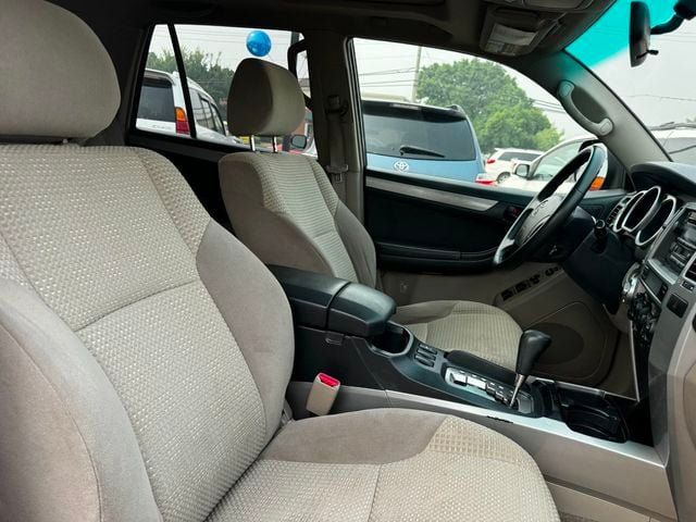 Used 2005 Toyota 4Runner SR5 AWD/4WD image 18