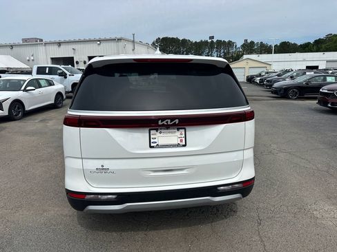 Used 2023 Kia Carnival LX FWD image 6