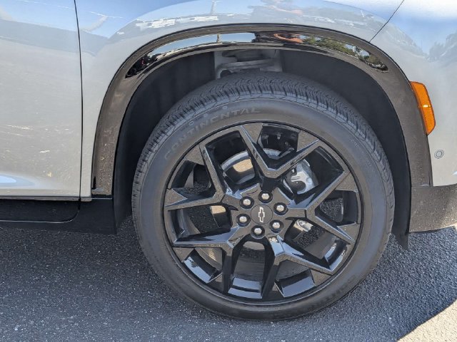 Used 2025 Chevrolet Traverse RS w/ LPO, Floor Liner Package FWD image 11