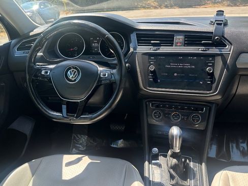 Used 2018 Volkswagen Tiguan SE w/ Panoramic Sunroof Package image 34
