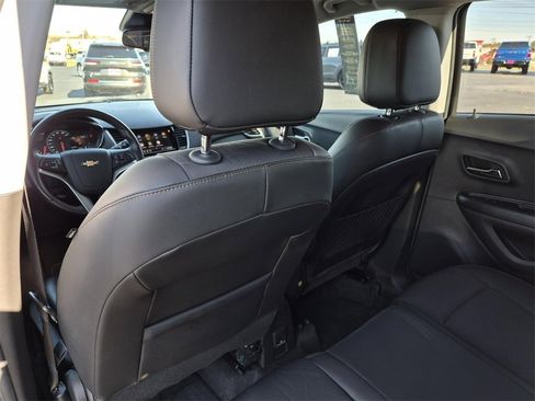 Certified 2022 Chevrolet Trax LT w/ LT Convenience Package image 30
