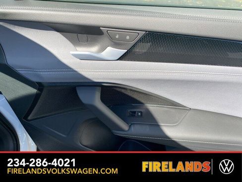 New 2025 Volkswagen Tiguan SE image 45