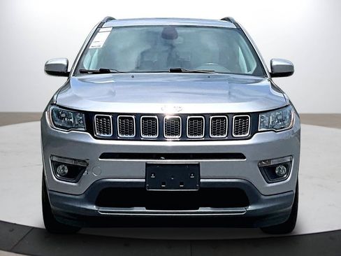 Used 2019 Jeep Compass Latitude FWD image 3