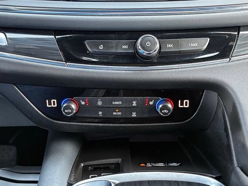 Used 2023 Buick Enclave Essence AWD/4WD image 21