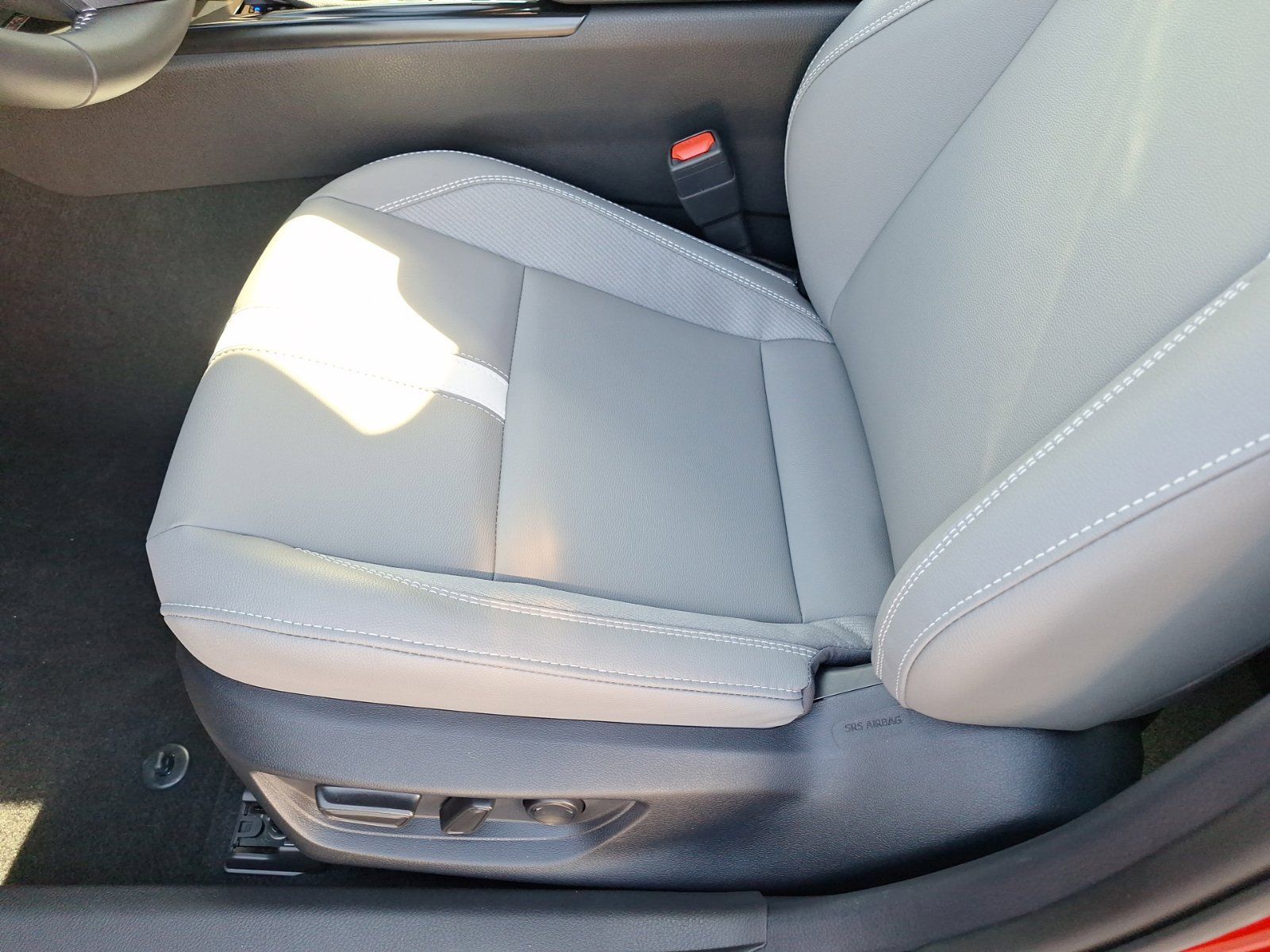 Used 2026 Toyota Camry SE w/ Convenience Package FWD image 16