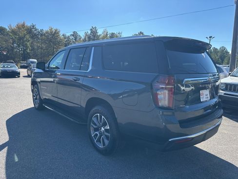 Used 2021 Chevrolet Suburban LT w/ LT Signature Package image 6