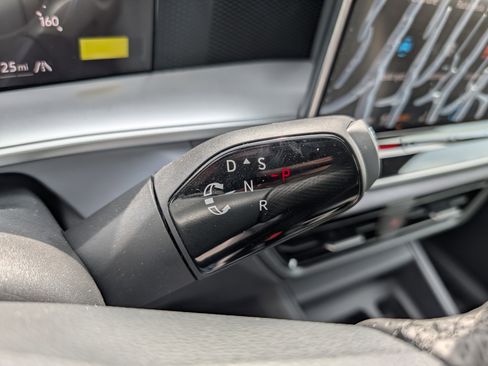 New 2026 Volkswagen Tiguan SE R-Line AWD/4WD image 11
