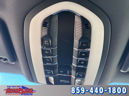 Used 2020 Porsche Macan image 39