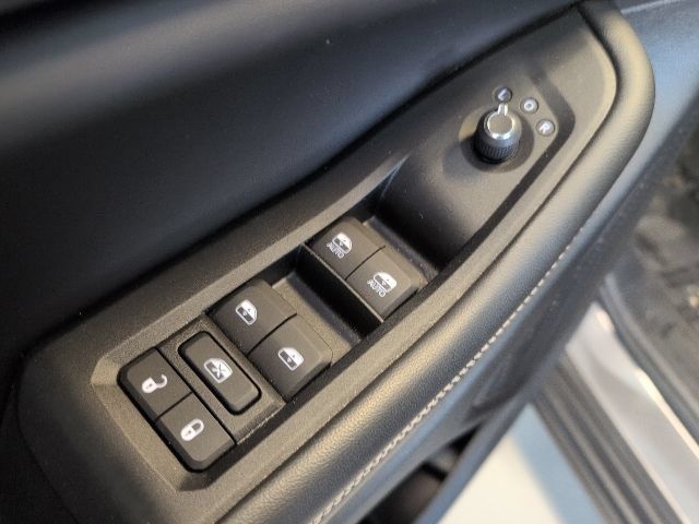 Used 2023 Jeep Grand Cherokee Altitude AWD/4WD image 15