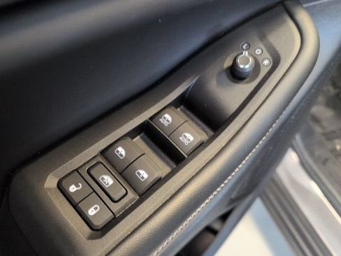 Used 2023 Jeep Grand Cherokee Altitude AWD/4WD image 15