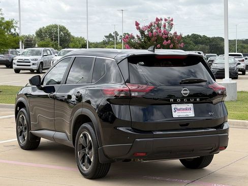 Used 2024 Nissan Rogue SV w/ SV Premium Package FWD image 4