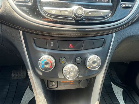 Used 2018 Chevrolet Trax LT w/ LT Convenience Package FWD image 23