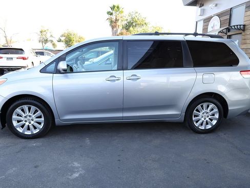 Used 2011 Toyota Sienna LE AWD/4WD image 7