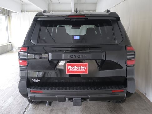 Used 2025 Toyota 4Runner SR5 AWD/4WD image 25