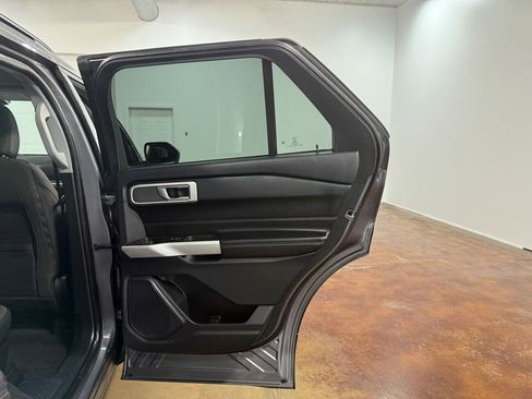 Used 2022 Ford Explorer XLT image 64