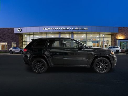Used 2020 Jeep Grand Cherokee Altitude image 24