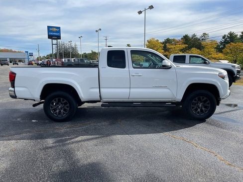 Used 2022 Toyota Tacoma SR5 image 8
