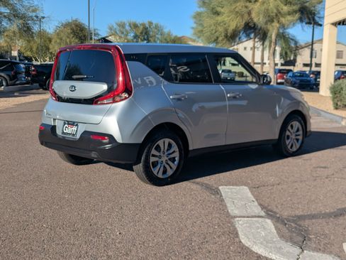 Used 2020 Kia Soul LX image 3