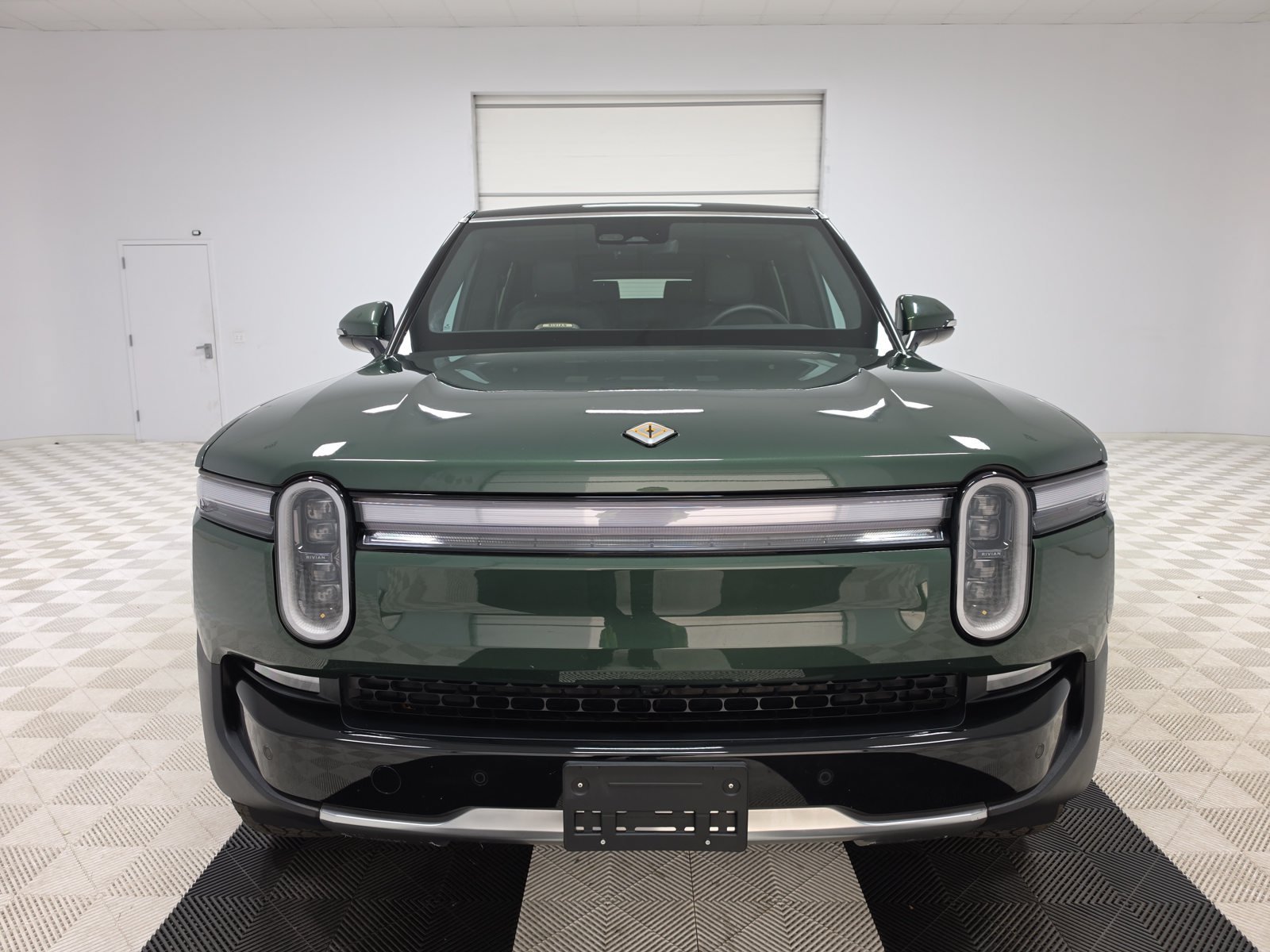 Used 2025 Rivian R1S Adventure Dual AWD/4WD image 8