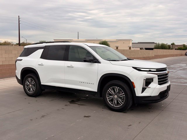 Used 2025 Chevrolet Traverse LT FWD image 5