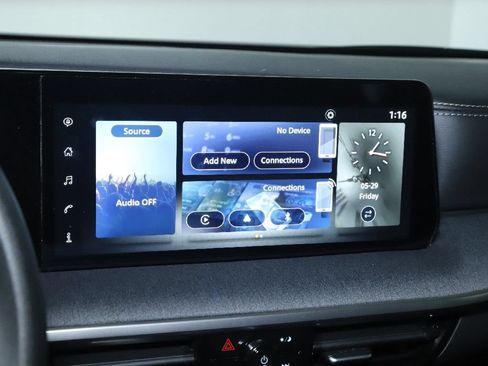 Certified 2025 Nissan Kicks SV AWD/4WD image 27