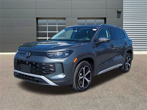 New 2025 Volkswagen Tiguan SE image 3