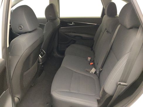 Used 2019 Kia Sorento FWD V6 image 18