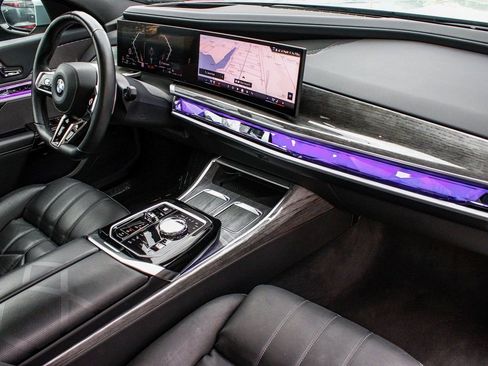 Used 2025 BMW 740i xDrive image 45
