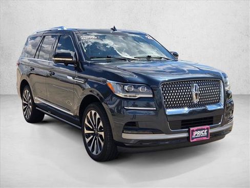 Used 2022 Lincoln Navigator Reserve AWD/4WD image 3