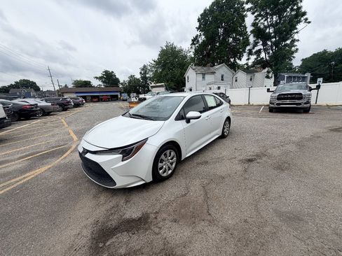Used 2022 Toyota Corolla LE FWD image 29