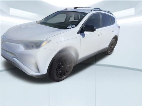 Used 2018 Toyota RAV4 LE image 11