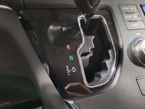 Used 2019 Toyota Sienna LE image 16