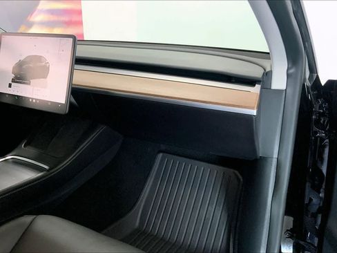 Used 2024 Tesla Model Y Long Range image 21