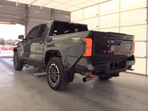 Used 2024 Toyota Tacoma TRD Sport AWD/4WD image 11