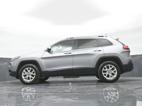 Used 2016 Jeep Cherokee Latitude AWD/4WD image 44