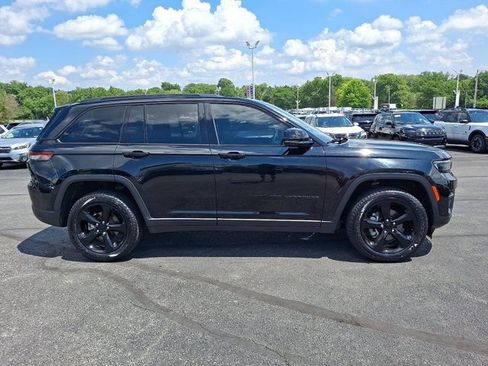 Certified 2023 Jeep Grand Cherokee Altitude AWD/4WD image 9